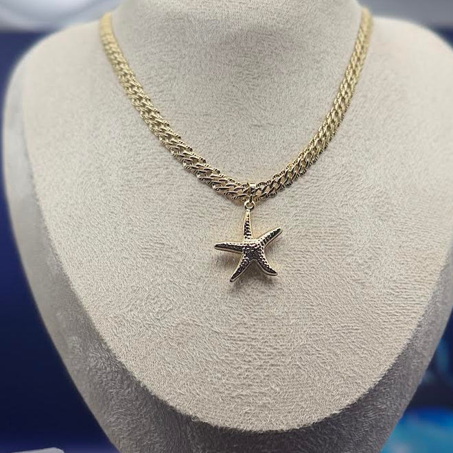 Gold Star Gold necklace