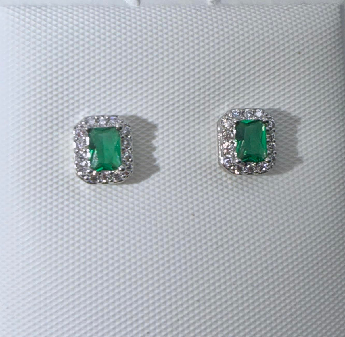 White gold laminated square green studs earrings