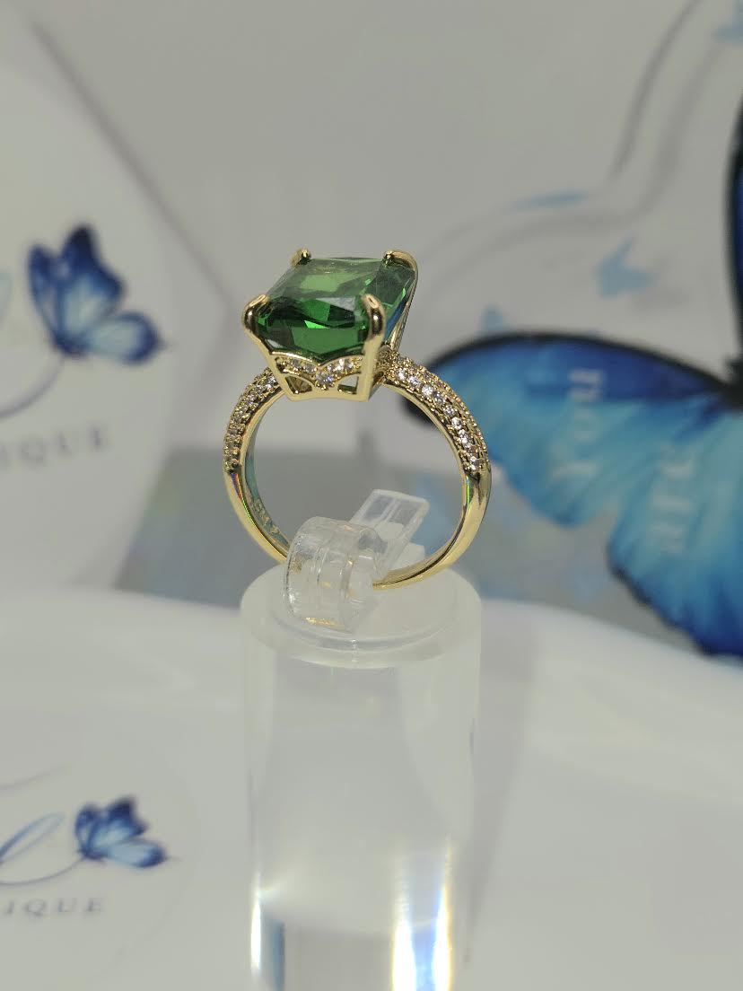 Emerald-cut Ring