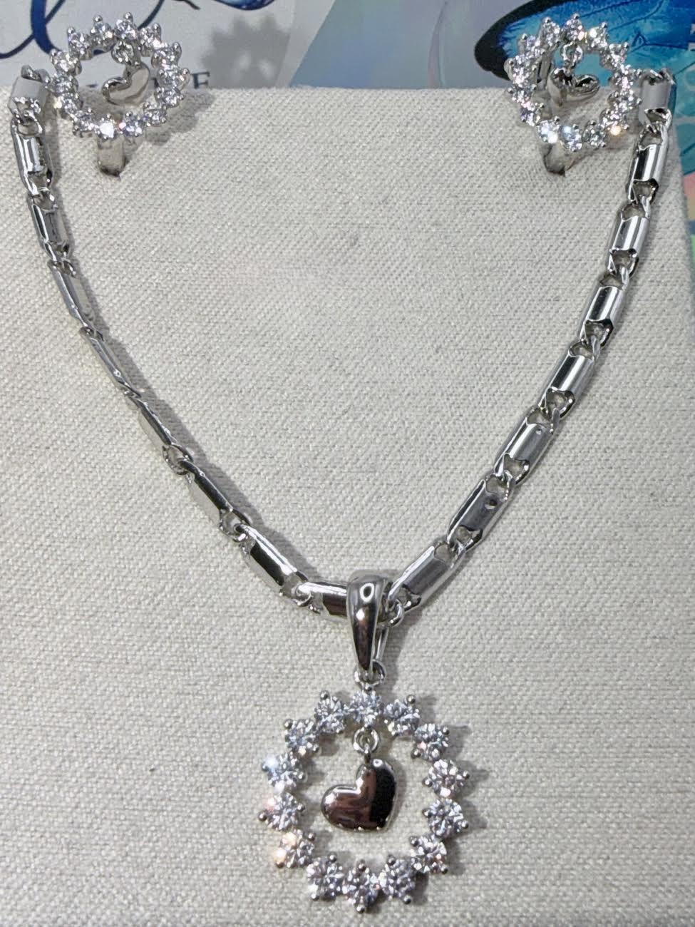 White gold laminate circular set