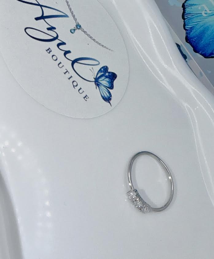 Silver 925 ring with clear stones