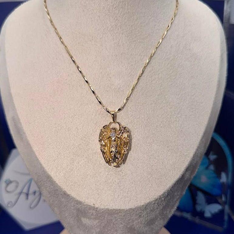 Angel pendant necklace
