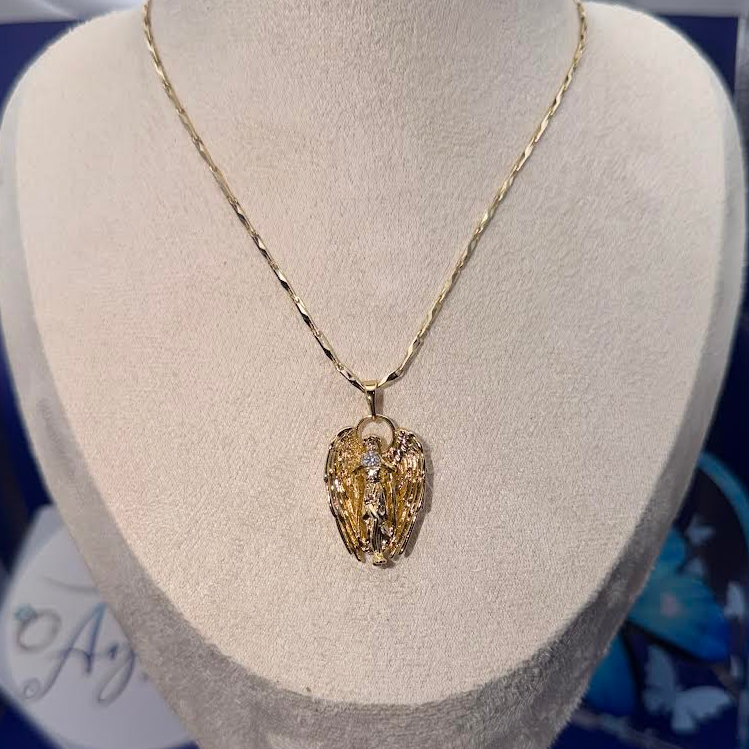 Angel pendant necklace
