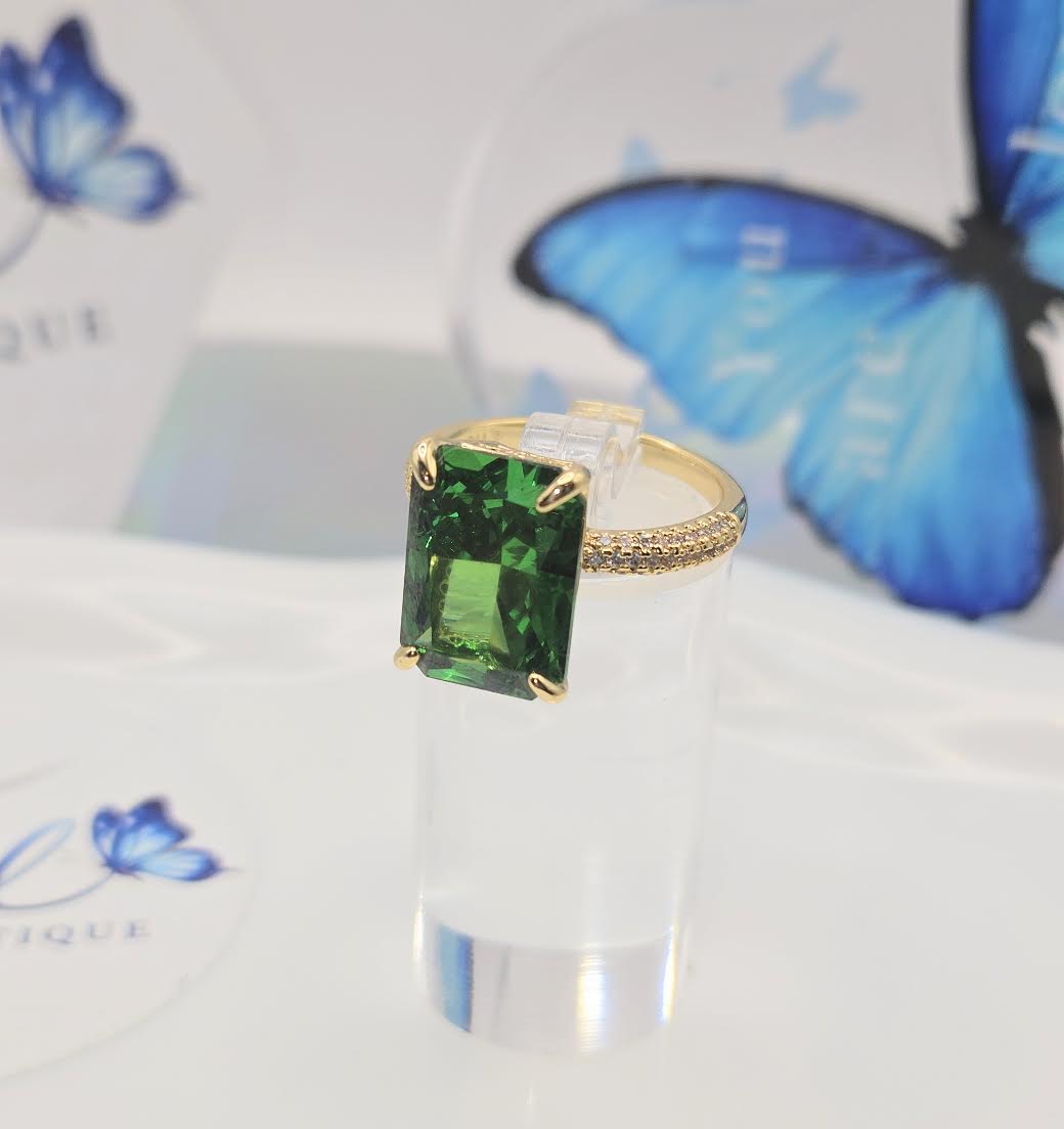 Emerald-cut Ring