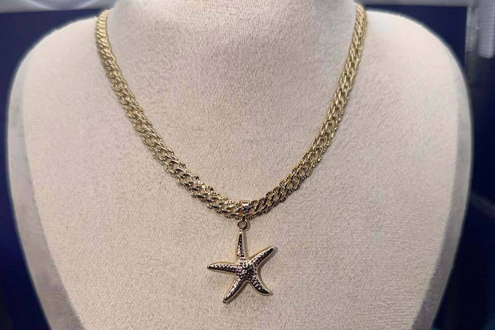 Gold Star Gold necklace