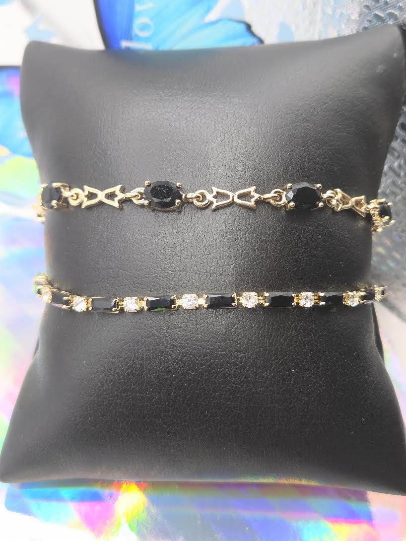 Beauty in Black bracelet set