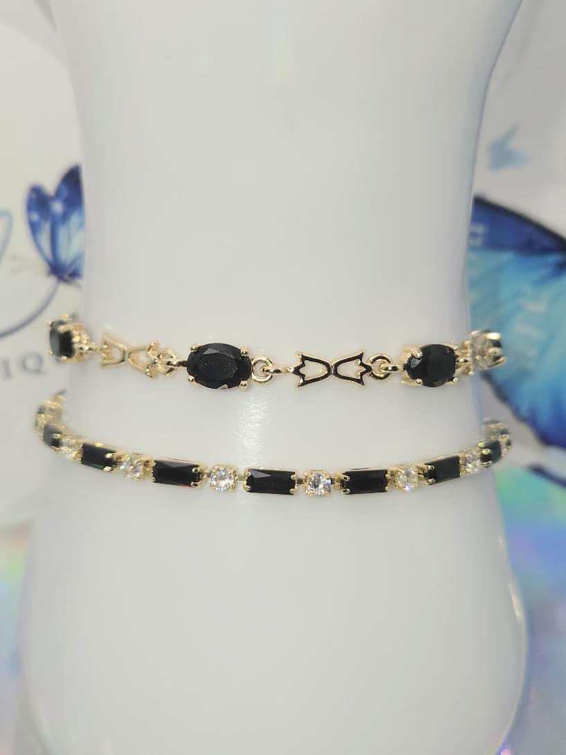 Beauty in Black bracelet set