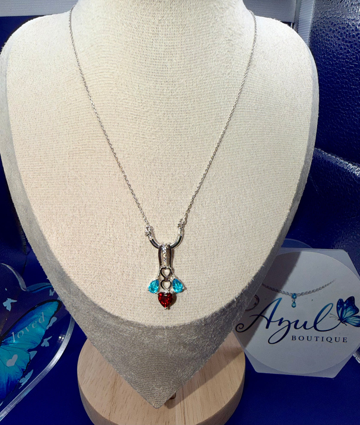Unique Heart Necklace in Silver tone