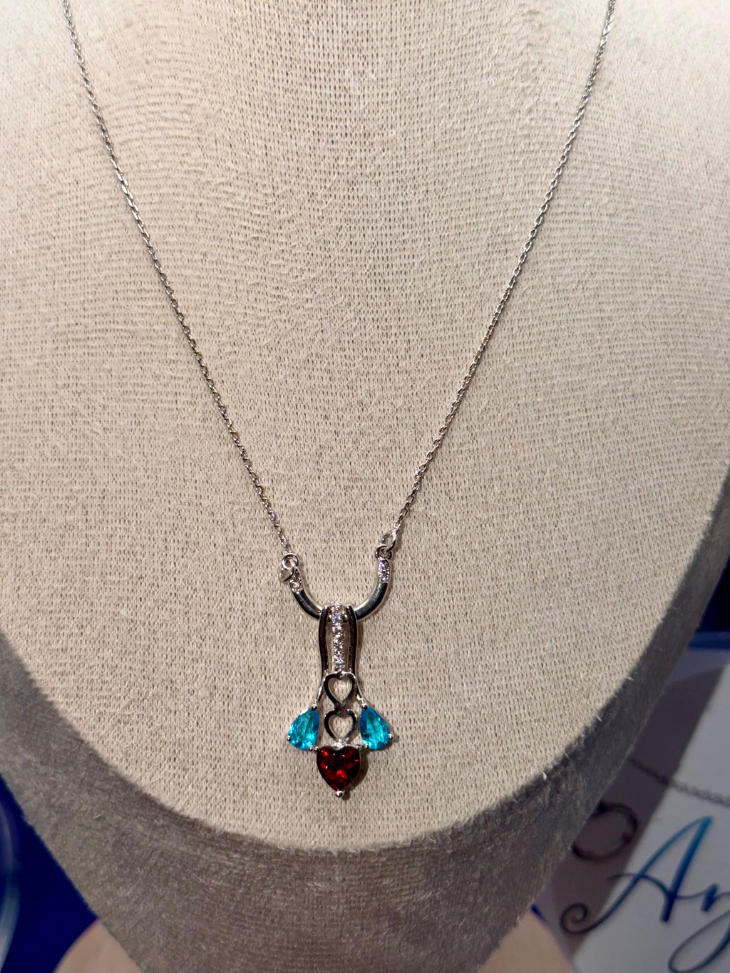 Unique Heart Necklace in Silver tone