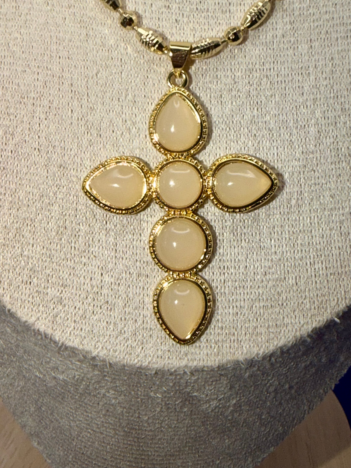Imperial Cream Amber Pendant Necklace