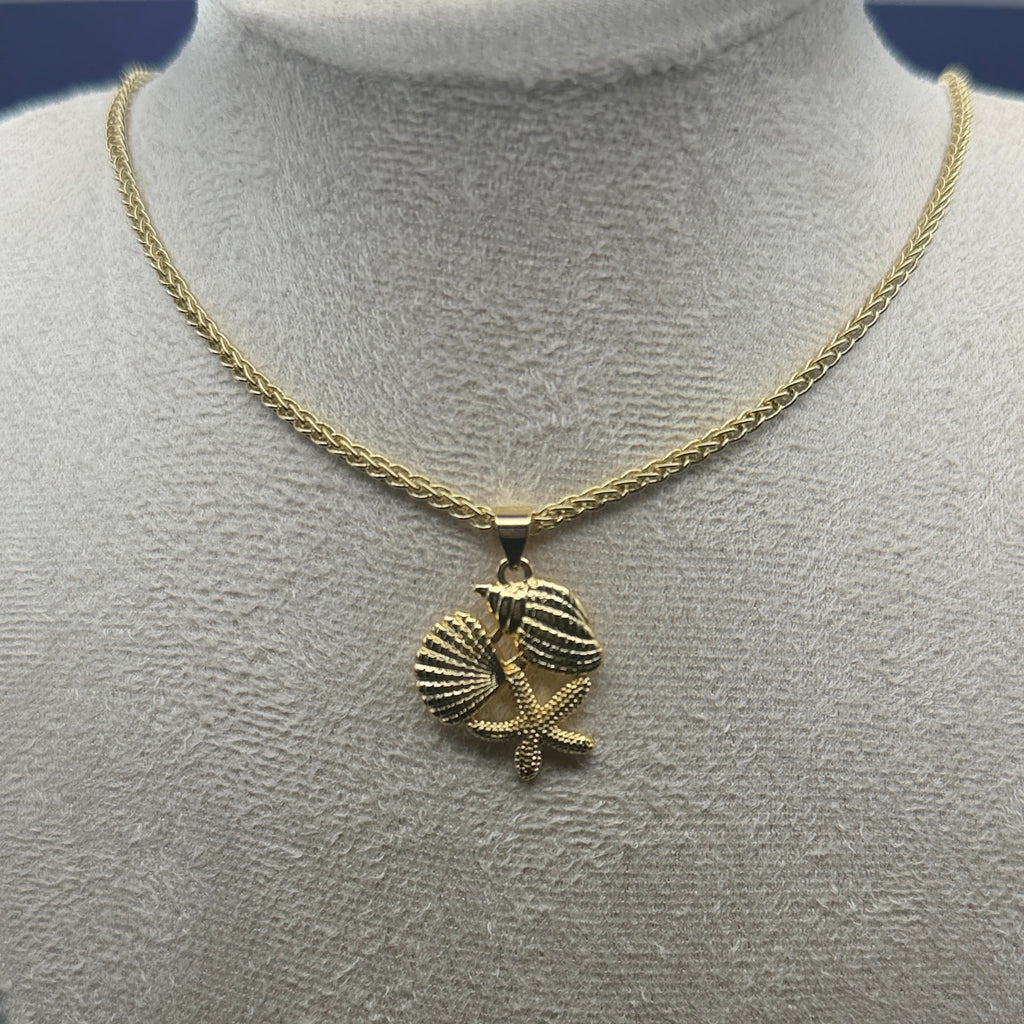 SEASHELLS PENDANT NECKLACE