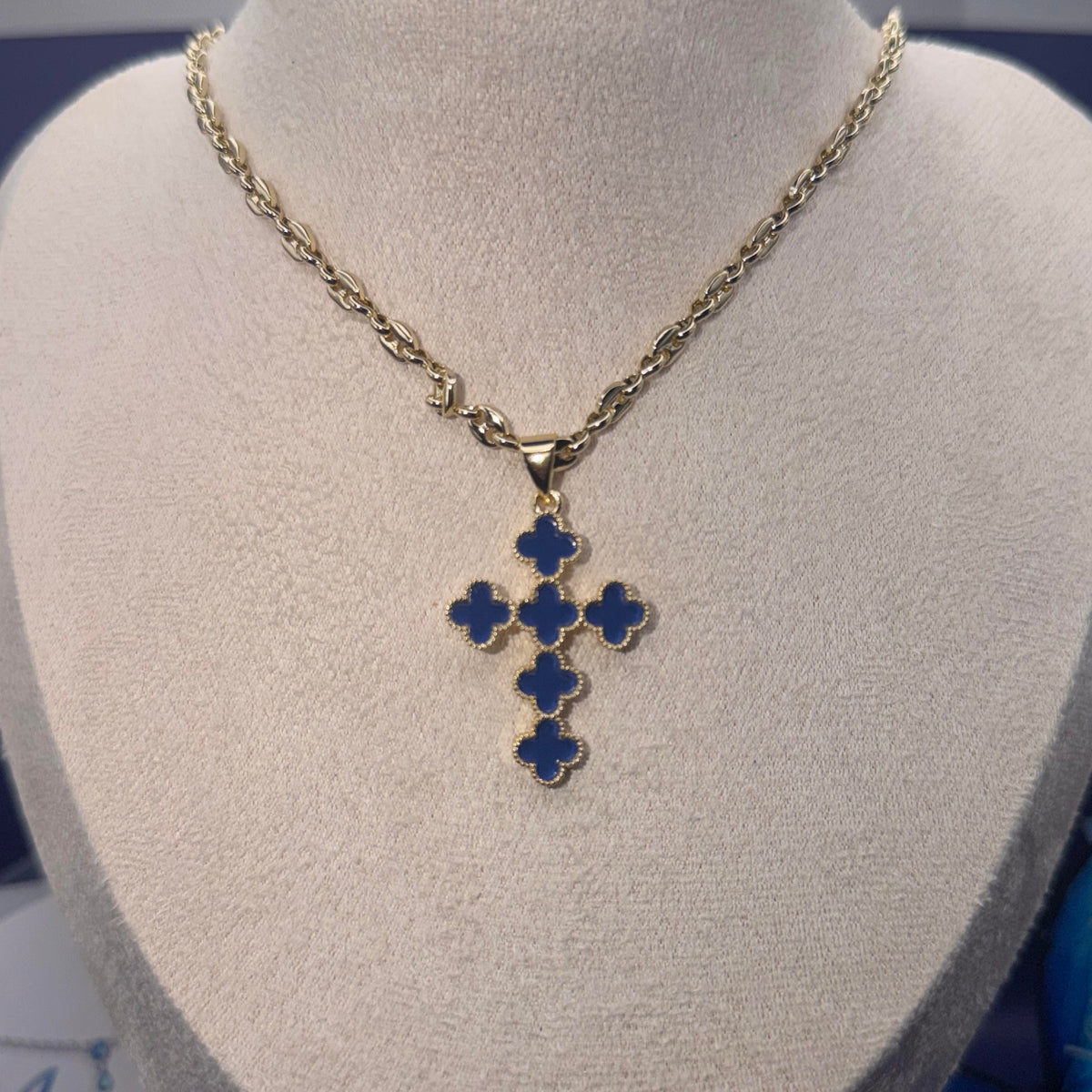 ROYAL BLUE CLOVER SHAPED CROSS PENDANT NECKLACE