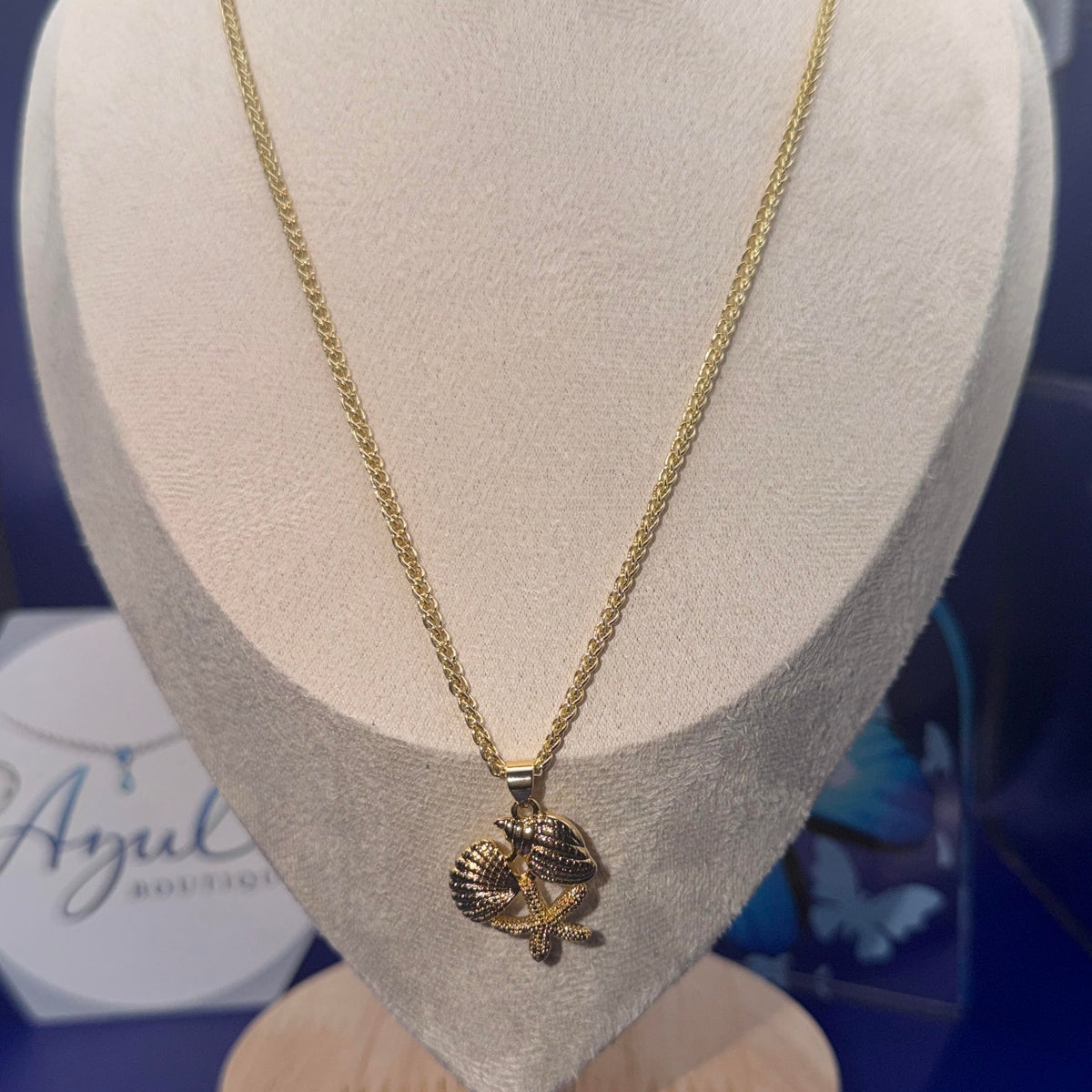 SEASHELLS PENDANT NECKLACE